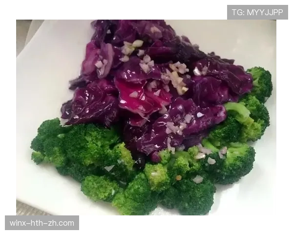 拉皮诺晒出冰箱里只有一瓶蛋白粉和半颗西兰花